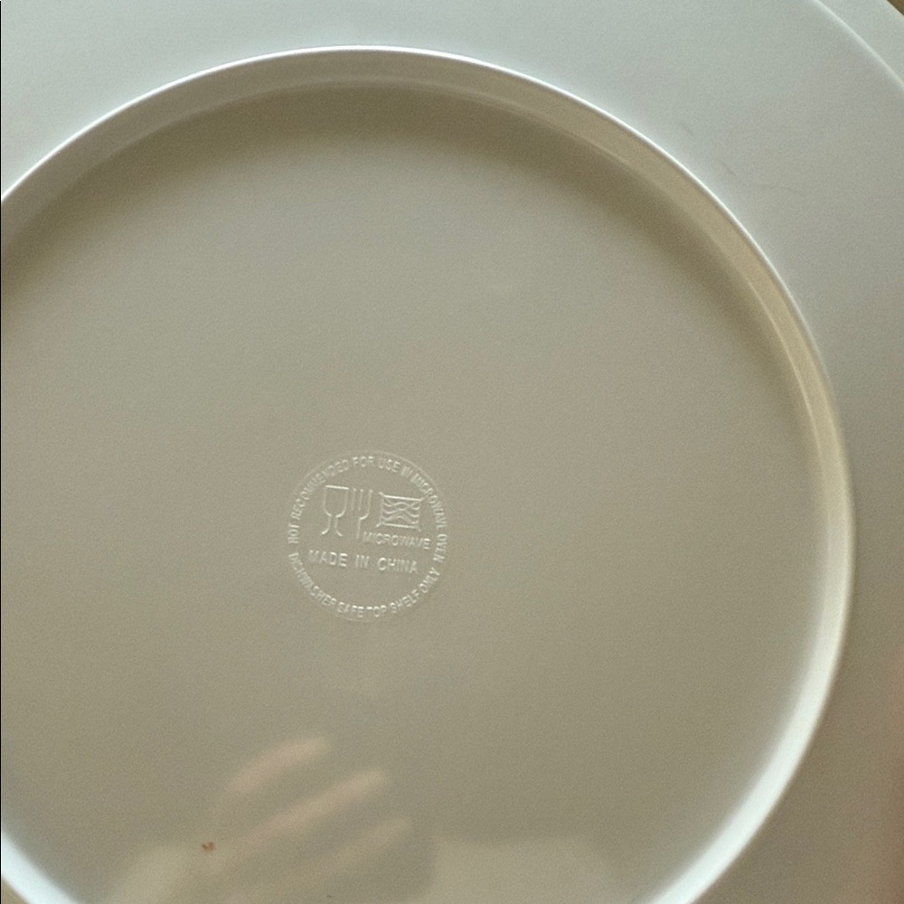 3‎ Plastic Serving Plates - Picture 4 of 5